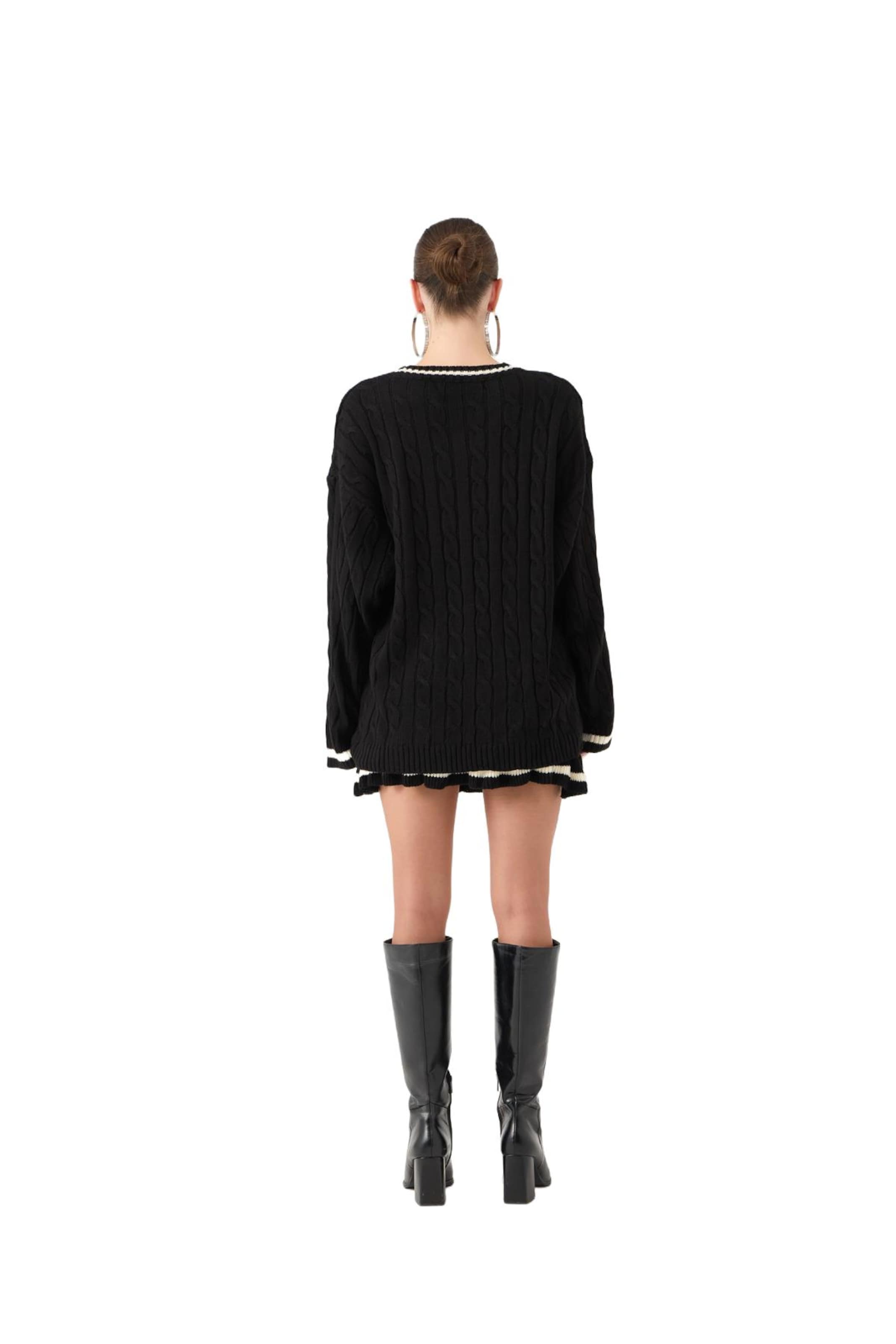 HOLLY LOLLY Sweater in Black