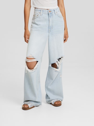 Bershka Wide leg Jeans in Blue: front