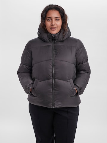 Vero Moda Curve Зимняя куртка 'Upsala' в Серый: спереди