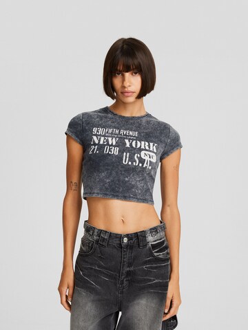 T-shirt Bershka en gris : devant