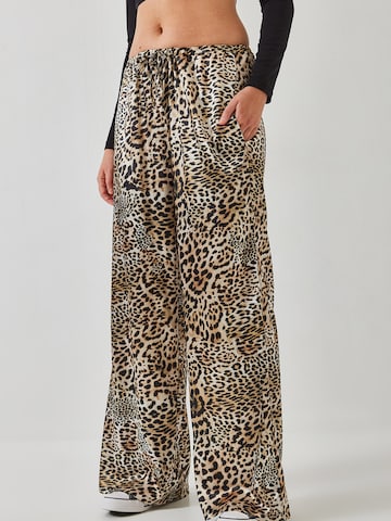 Bianco Lucci Широкий Штаны в Черный: спереди