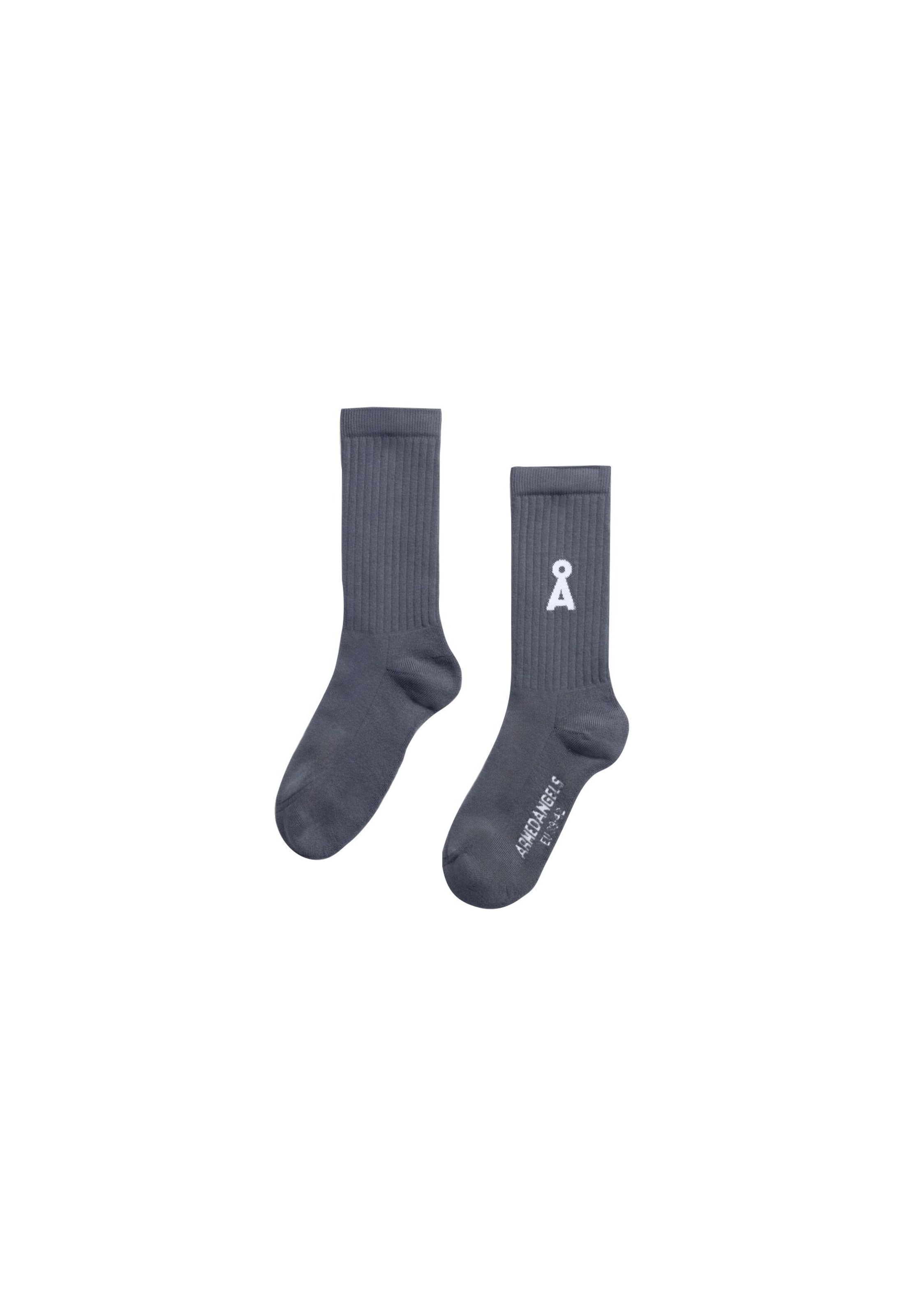 Chaussettes ARMEDANGELS en gris : devant