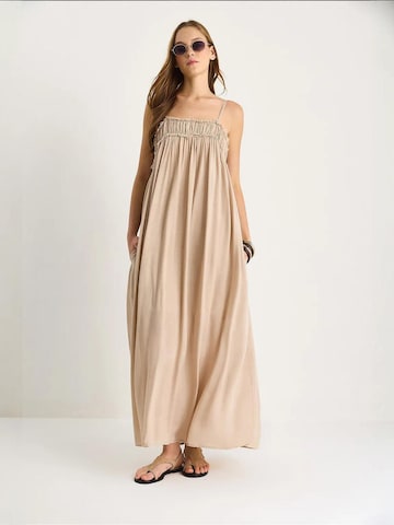 Bianco Lucci Summer Dress in Beige: front