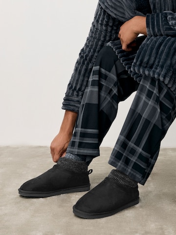 Next Hausschuh in Schwarz