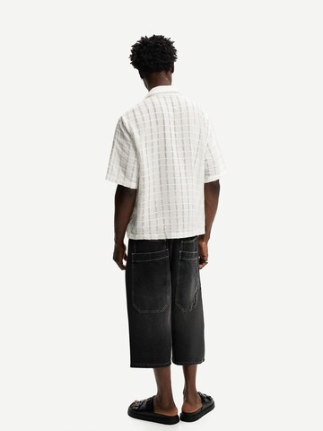 Bershka Comfort Fit Skjorte i hvid