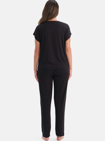 Dagi Pidžaama, värv must