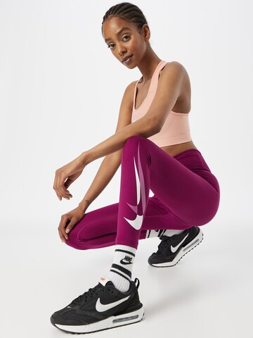 NIKE Skinny Urheiluhousut värissä punainen