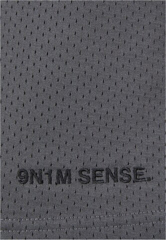 Loosefit Pantaloni di 9N1M SENSE in grigio