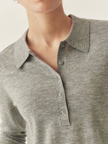 TATUUM - Blusa em cinzento