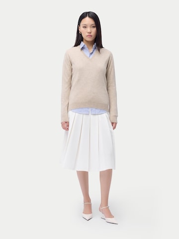GOBI Cashmere Tröja 'Women's Essential Cashmere V-Neck Sweater' i vit