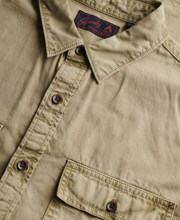 Coupe regular Chemise 'Military' Superdry en beige