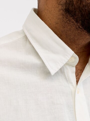 Jack & Jones Plus Средняя посадка Рубашка 'JJEBreeze' в Белый
