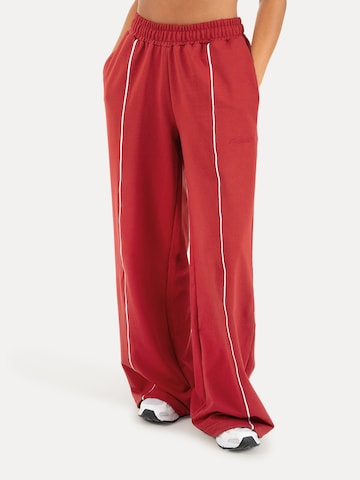 Smilodox Loosefit Jogginghose ' Veyt ' in Rot: Vorderseite