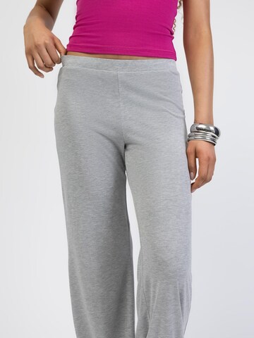 BROKE + SCHÖN Loose fit Pants 'Lockere Pumphose' in Grey