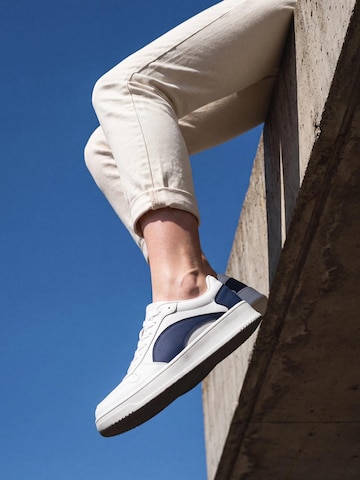 nae Vegan Shoes Tenisky 'DOKA' – modrá