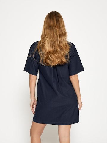 Peppercorn Puseromekko 'Naddie' värissä sininen