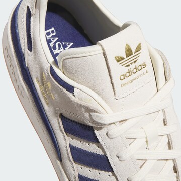 Baskets basses 'Forum Low CL' ADIDAS ORIGINALS en blanc