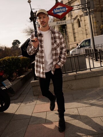 DAN FOX APPAREL Regular fit Button Up Shirt 'Mattes' in Brown