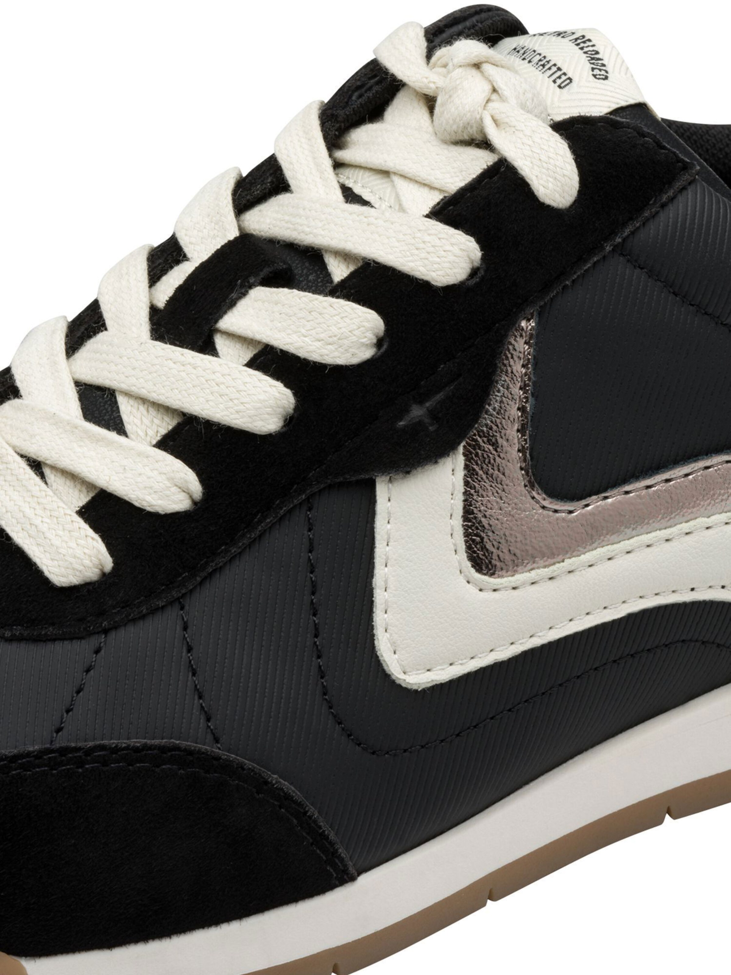 Sneaker low de la Tamaris pe negru