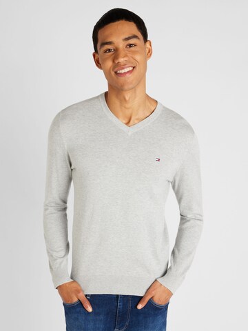 Pull-over TOMMY HILFIGER en gris : devant