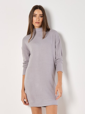 Robes en maille Apricot en gris : devant