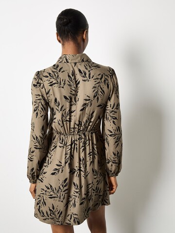 Robe ' ' Apricot en vert