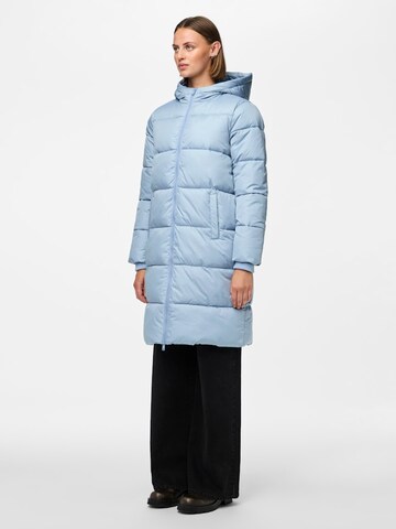 Manteau d’hiver 'PCBee' PIECES en bleu