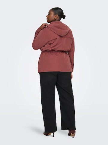 Veste mi-saison 'Starline Spring' ONLY Carmakoma en rouge