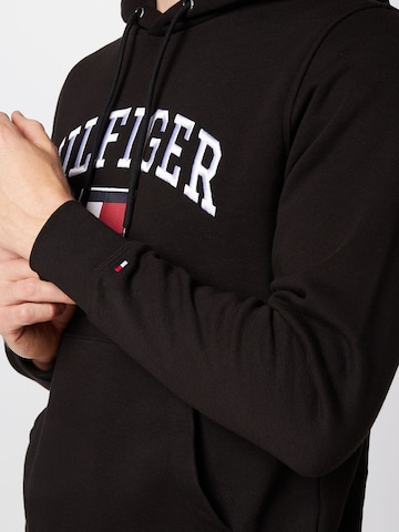 TOMMY HILFIGER Sweatshirt in Schwarz