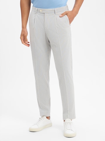 Coupe slim Pantalon à plis 'Hudson' Finshley & Harding London en bleu : devant