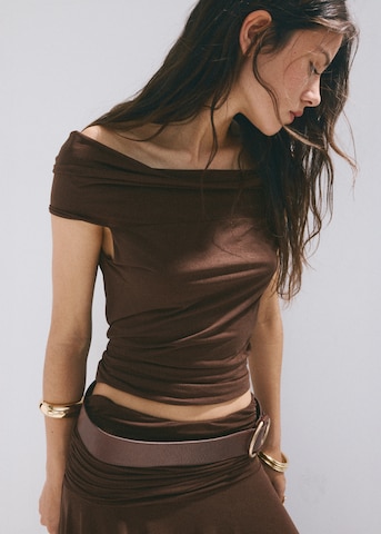 Tricou 'PINI' de la MANGO pe maro