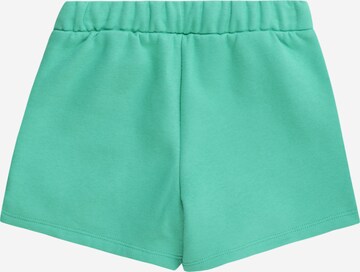 Regular Pantaloni de la GAP pe verde
