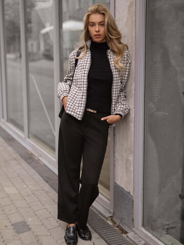SASSYCLASSY Shirt‌‌‌‌‌‌‌‌‌ in Schwarz