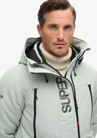 Veste d’hiver Superdry en blanc