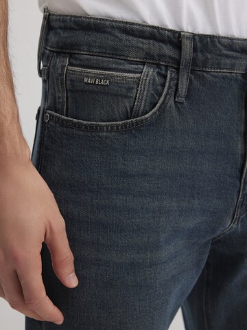 Mavi Regular Jeans 'HUNTER' in Blau
