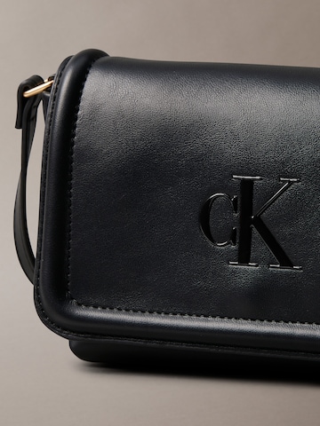 Calvin Klein Taška přes rameno – černá