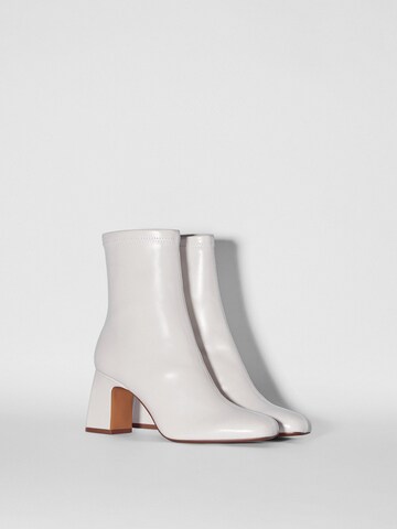 Bershka Ankelboots i vit