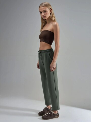 Hiccup Regular Pants in Green