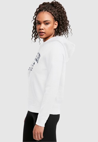 Sweat-shirt 'Berkeley University - Bear' Merchcode en blanc