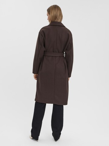 Vero Moda Tall Tussenmantel 'VMFORTUNE ' in Bruin
