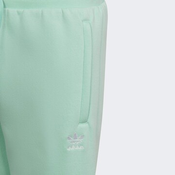 ADIDAS ORIGINALS Regular Shorts 'Adicolor' in Grün