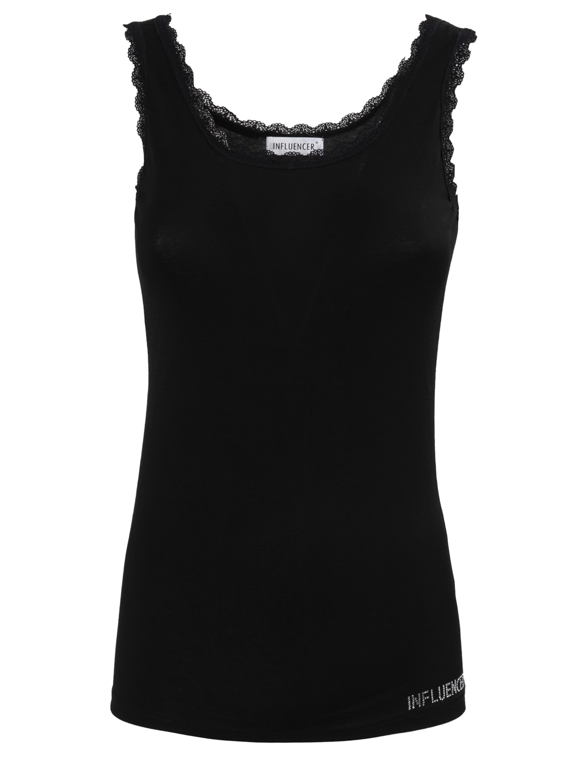 Top di Influencer in nero: frontale