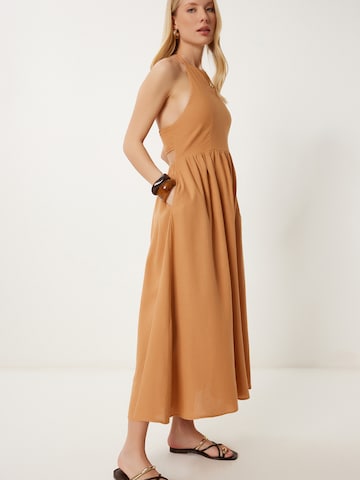 Happiness İstanbul Платье в Бежевый