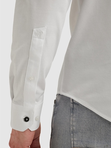 Regular fit Camicia 'Elevated Knit shirt' di VANGUARD in bianco