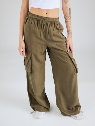 SISTERS POINT Wide leg Cargo Pants 'OPA-P.PA' in Green: front