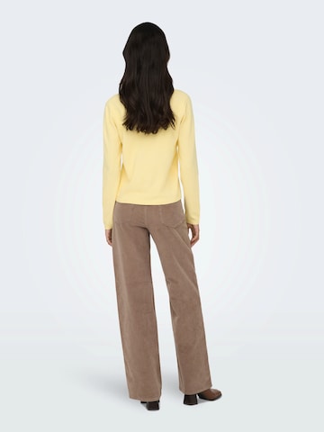 Pull-over 'ONLLOYAL' ONLY en jaune