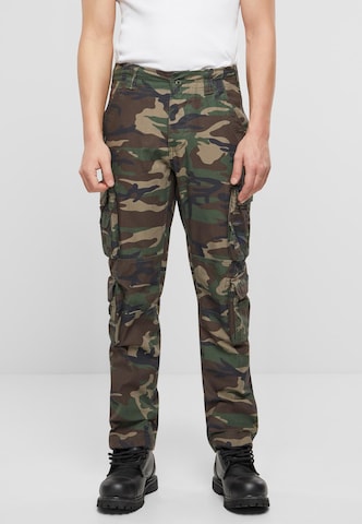 Coupe slim Pantalon cargo Brandit en vert : devant