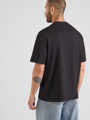 Tricou de la GUESS pe negru