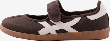 Sneaker bassa di Friends Like These in marrone: frontale