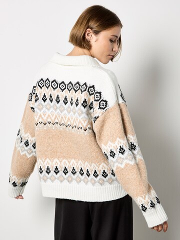 Apricot Open Collar Fair Isle Jumper ' ' in Grau